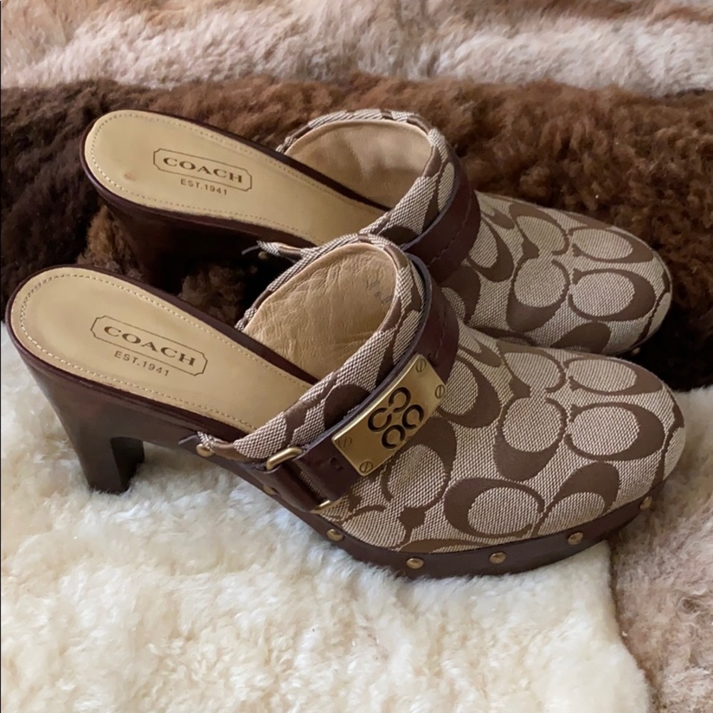 Coach women’s clogs - Picture 2 of 4